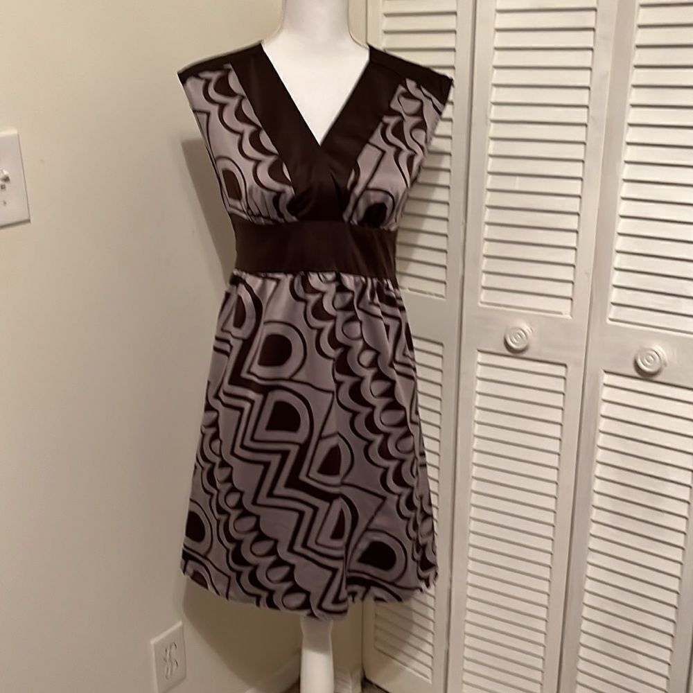 𝅺MOSSIMO Brown and Grey V-Neck Mini Dress with Attached Belt.  Size Small
